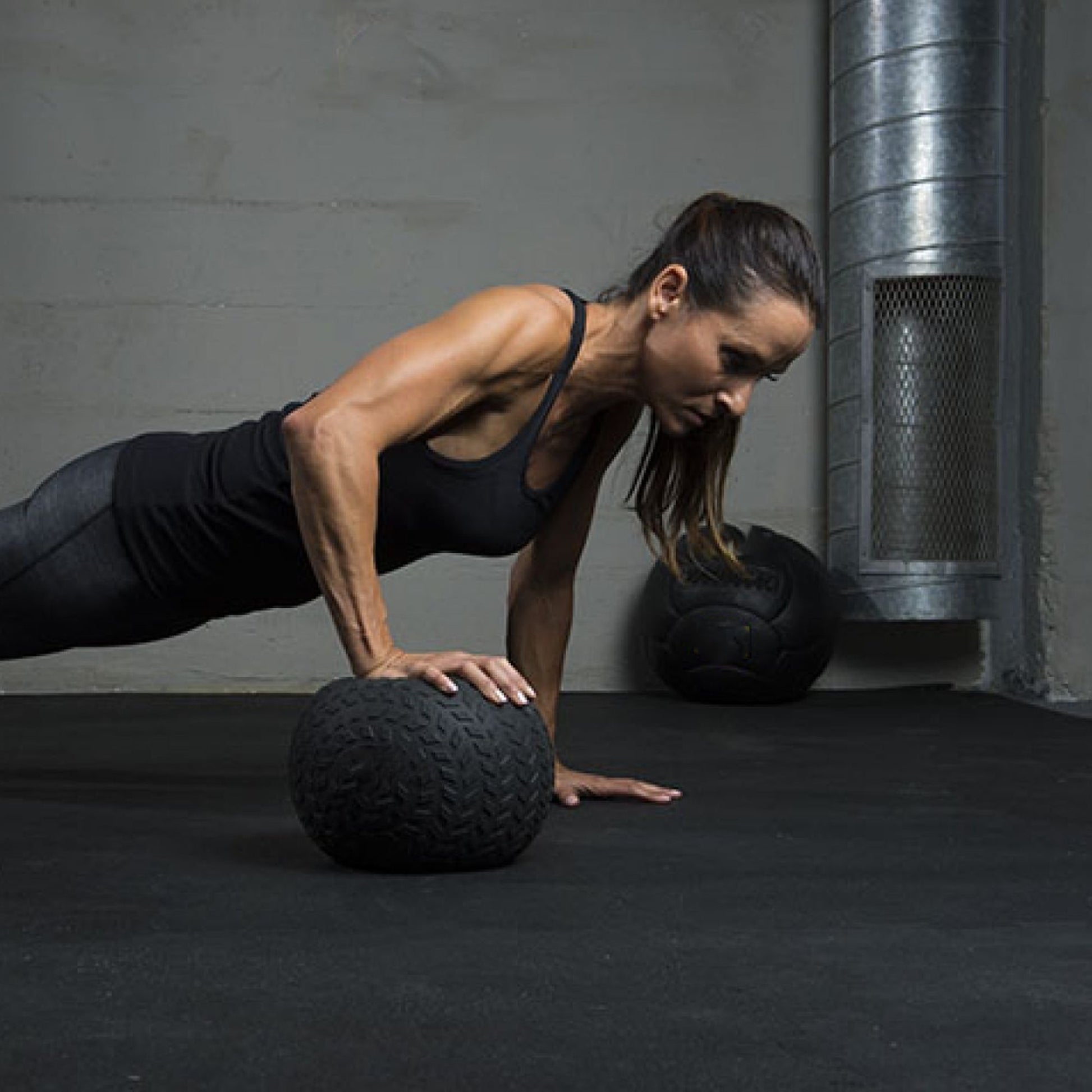 Smash-Proof Slam Ball – Textured Rubber, No‑Bounce Power Ball for Core & Strength Workouts, Durable Grip Training Gear for Home & Garage Gyms